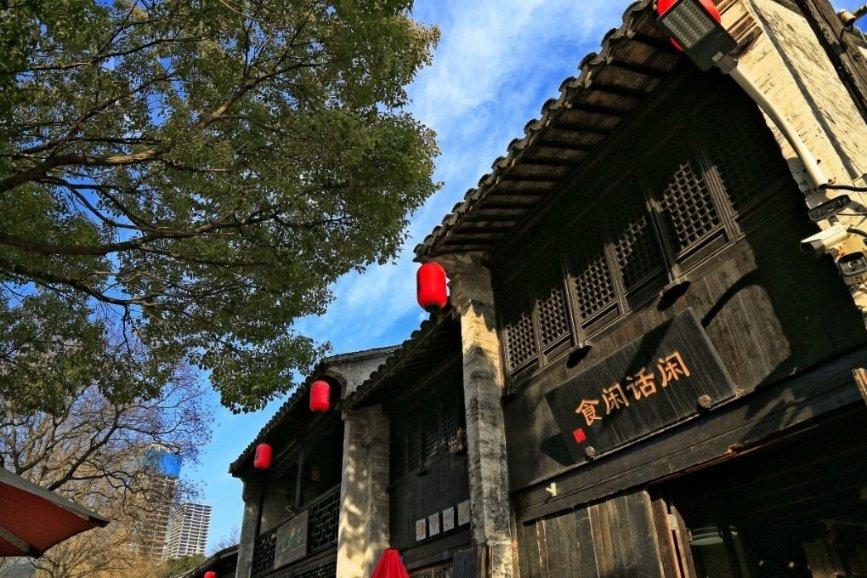 饭局结束后，领导对你说「这道菜没人动过，你打包带回去吧」如何回复？游戏画面